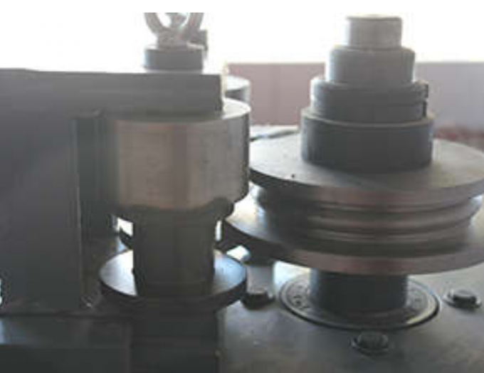 Macchina piegatubi motorizzata del tubo d'acciaio, macchina del freno della pressa idraulica per il piegamento del tubo 5